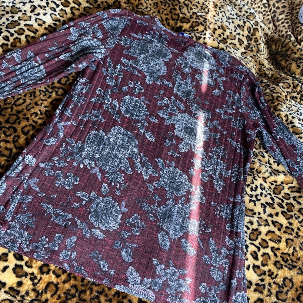 Blouses - Picture 3 of 4